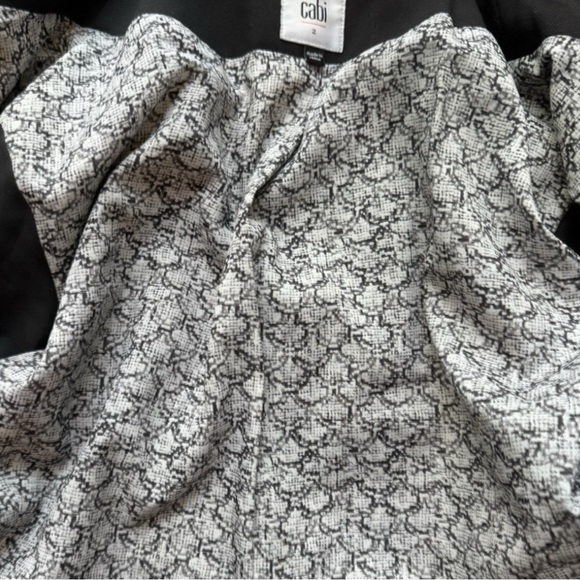 CAbi Black Fitted Button-Up Blazer - Size 2 - Picture 7 of 16